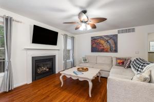 Massanutten Retreat Dog Friendly Spacious Cozy Ski Hike Fun Games