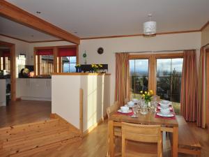 4 Bed in Strath 29010