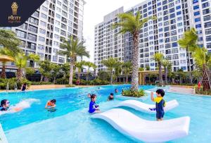 Picity High Park - C4 - Pool view & luxury view, HCM City center view