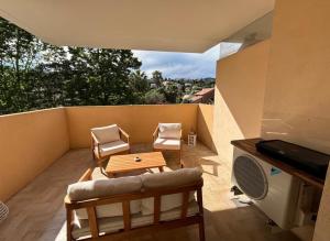 Studio piscine et parking proche Cannes