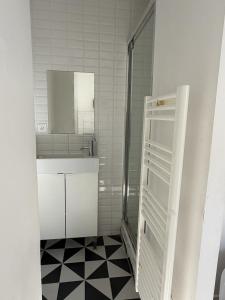 Studio calme à deux pas des Champs-Elysées