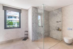 Villa in Cabopino with Infinity Pool and Seaviews