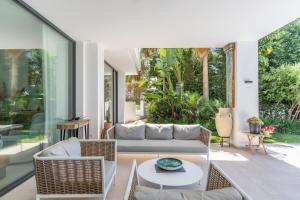 Villa in Cabopino with Infinity Pool and Seaviews