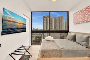 Miami Oasis 2BR Apt Pool & Beach Access for 5