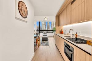 Miami Oasis 2BR Apt Pool & Beach Access for 5