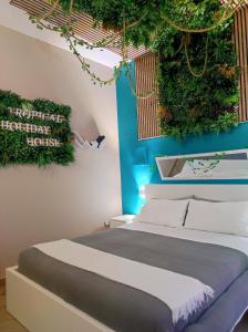 Tropical Holiday House