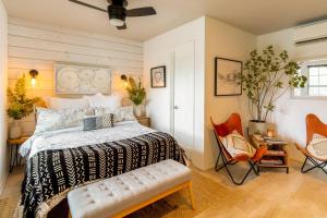 Happiness Ranch - Pecan Tree House