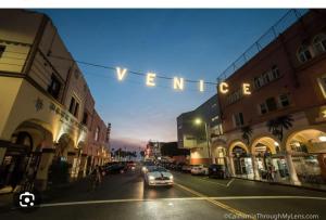 Bright Coastal Apartment Next to Santa Monica Pier