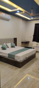 Dev Shree Hotel