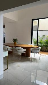 Casa no Condomínio Jardim Veneza Próx MotoGP