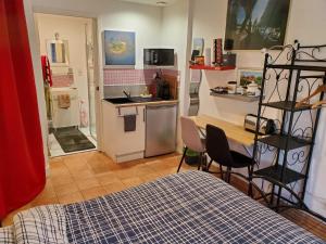 Suite indépendante avec coin repas, et terrasse