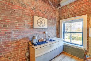 Walkable Sparta Suite Near Blue Ridge Adventures!