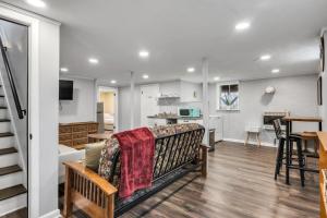 The Cornish Classic - Cozy Ranch Near Downtown