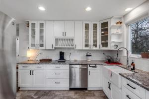 The Cornish Classic - Cozy Ranch Near Downtown