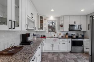 The Cornish Classic - Cozy Ranch Near Downtown