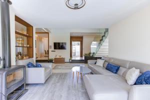 Private Villa Fes 4 Bedrooms Lush Olive Garden Gated Community Full Service- Om