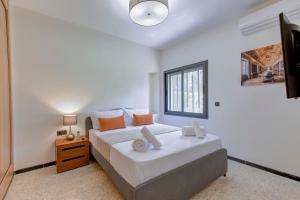 Private Villa Fes 4 Bedrooms Lush Olive Garden Gated Community Full Service- Om