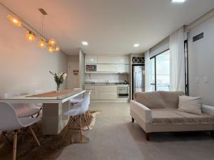 Residencial Benjamin - Apartamento garden a 2 minutos da praia de Palmas, com espaços internos e externos amplos para até 8 pessoas
