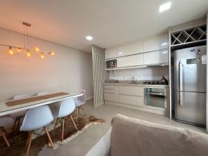 Residencial Benjamin - Apartamento garden a 2 minutos da praia de Palmas, com espaços internos e externos amplos para até 8 pessoas