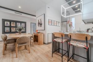 Sophisticated modern - 4Bdrs 3Baths-Salamanca