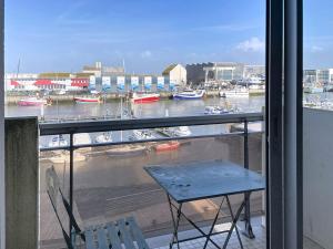 Charmant T2 avec Balcon au Cœur des Sables dOlonne, 150m du Centre, Ascenseur, Équipements Modernes - FR-1-331-213