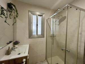 Habitación privada en apartamento compartido junto al Aeropuerto y Fira Barcelona