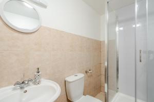 Spacious 5 Bed Contractor and Family Apartment