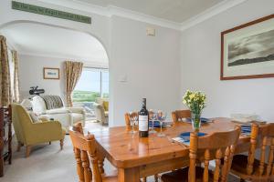 The Willows Dinas Cross