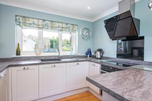 The Willows Dinas Cross