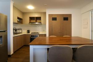 Brezzo Poolside Living 2BR in Miraflores