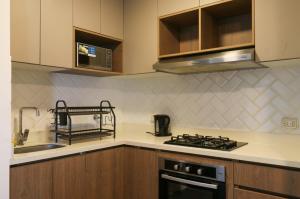 Brezzo Poolside Living 2BR in Miraflores