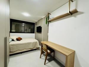 Oásis do Atlântico 303 A - Apartamento elegante na Praia de Palmas, em um condomínio clube completo.