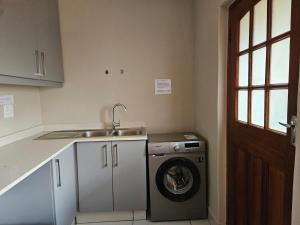 Home at 6 self-catering apartment in prime Ferncliffe