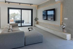 Villa 60 Degrees with heated pool and basketball court