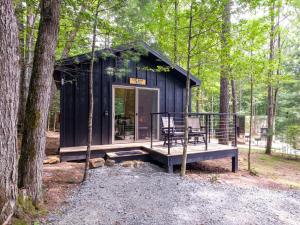 Couples Glamping Cabin-Lazy Bear at Valley Bear Farms Resort