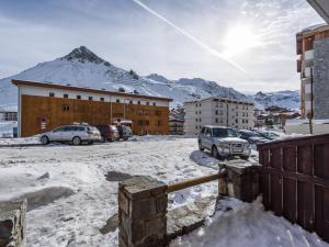 Studio rénové proche pistes et commerces avec balcon - FR-1-502-425