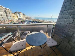 Studio neuf proche plage et commerces, balcon vue mer - FR-1-92-945