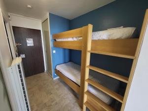 Studio neuf proche plage et commerces, balcon vue mer - FR-1-92-945