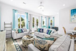 10 Min WalkTo 30A Beach Rooftop View & Cinema