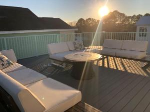10 Min WalkTo 30A Beach Rooftop View & Cinema