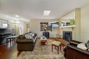 5 Min to TMC, 3 BR 2 BA, Yard and Grill, Central