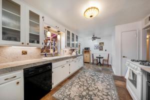5 Min to TMC, 3 BR 2 BA, Yard and Grill, Central