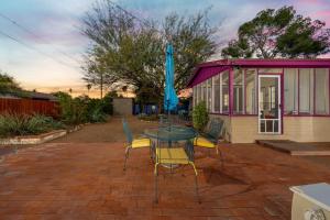 5 Min to TMC, 3 BR 2 BA, Yard and Grill, Central