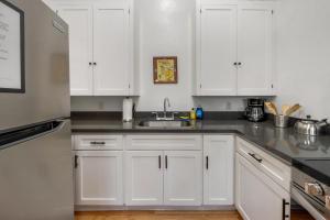 Historic Duplex, Near 4th and Congress, 1 BR 1 BA