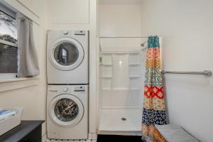 Historic Duplex, Near 4th and Congress, 1 BR 1 BA