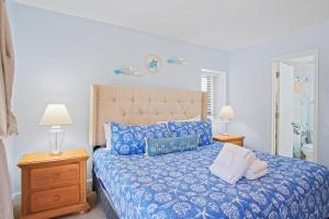 1611 Port Villa - Sleeps 6, Waterfront Villa