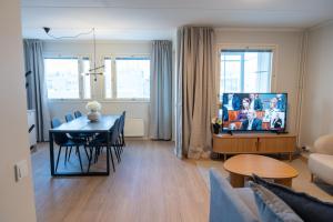 Stylish 2-bedroom family apt. with sauna and parking