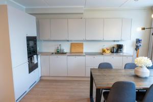Stylish 2-bedroom family apt. with sauna and parking