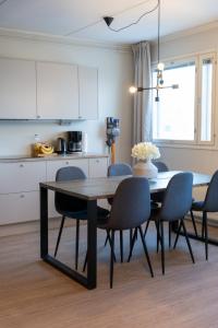 Stylish 2-bedroom family apt. with sauna and parking