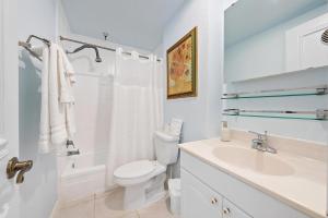 Garden Studio Retreat with Pool Deck Access